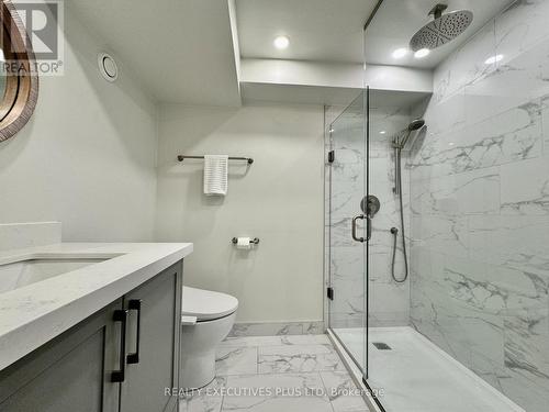 32 Boyces Creek Court, Caledon, ON - Indoor Photo Showing Bathroom