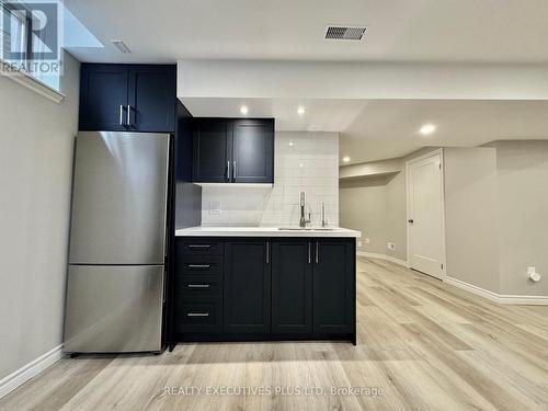 32 Boyces Creek Court, Caledon, ON - Indoor Photo Showing Kitchen