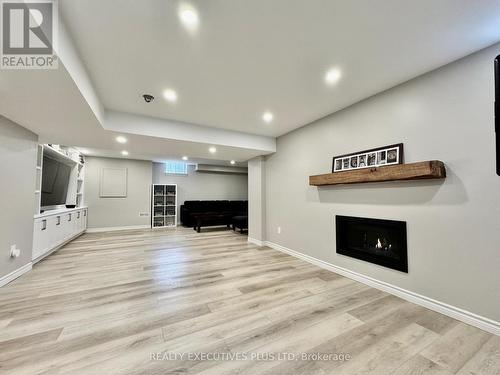 32 Boyces Creek Court, Caledon, ON - Indoor With Fireplace