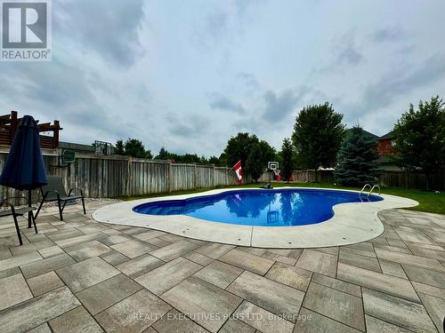 32 Boyces Creek Court, Caledon, ON - Outdoor With In Ground Pool With Backyard