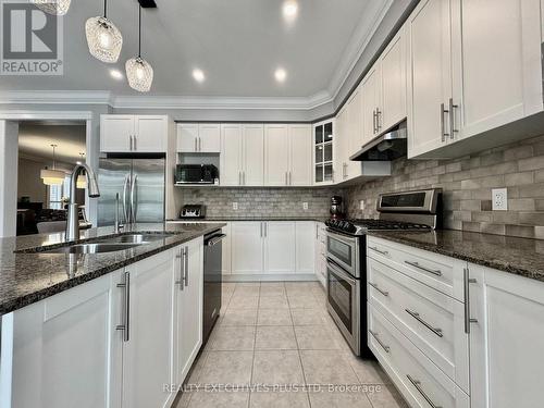 32 Boyces Creek Court, Caledon, ON - Indoor Photo Showing Kitchen With Double Sink With Upgraded Kitchen