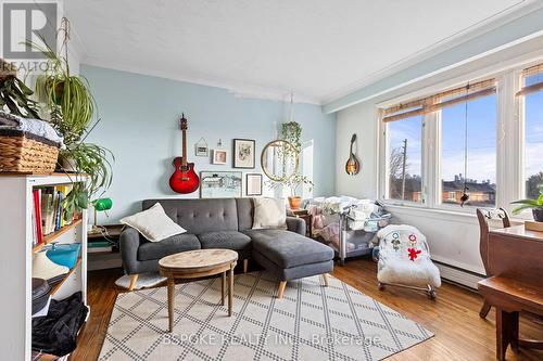 1268 Davenport Road, Toronto, ON - Indoor Photo Showing Living Room