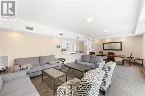 114 - 670 Gordon Street, Whitby (Port Whitby), ON - Indoor Photo Showing Living Room