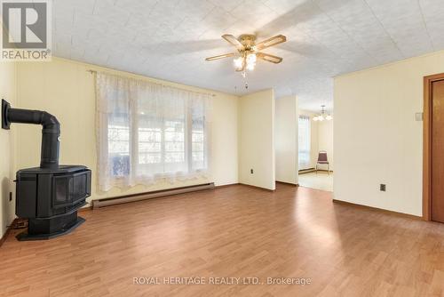 19 Park Street, Kawartha Lakes (Bobcaygeon), ON - Indoor Photo Showing Other Room