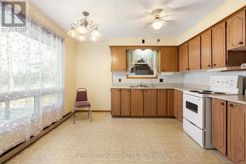 19 Park Street, Kawartha Lakes (Bobcaygeon), ON - Indoor Photo Showing Kitchen With Double Sink