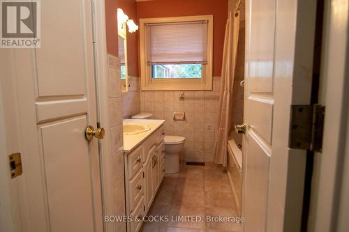 967 Smith Court, Smith-Ennismore-Lakefield, ON - Indoor Photo Showing Bathroom