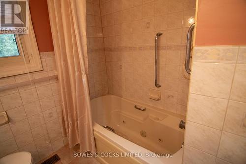 967 Smith Court, Smith-Ennismore-Lakefield, ON - Indoor Photo Showing Bathroom