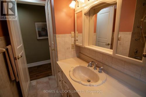 967 Smith Court, Smith-Ennismore-Lakefield, ON - Indoor Photo Showing Bathroom