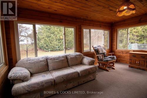 967 Smith Court, Smith-Ennismore-Lakefield, ON - Indoor Photo Showing Living Room