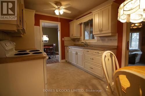 967 Smith Court, Smith-Ennismore-Lakefield, ON - Indoor Photo Showing Kitchen