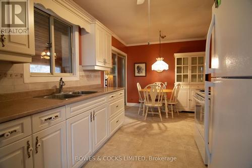 967 Smith Court, Smith-Ennismore-Lakefield, ON - Indoor Photo Showing Kitchen With Double Sink