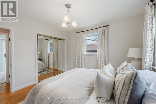 393 Stephen Street, London, ON - Indoor Photo Showing Bedroom