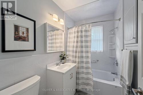 393 Stephen Street, London, ON - Indoor Photo Showing Bathroom