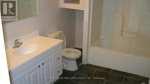 453 Bathurst Street, London, ON - Indoor Photo Showing Bathroom