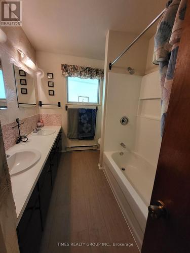 101 Mann Road, Sicamous, BC - Indoor Photo Showing Bathroom