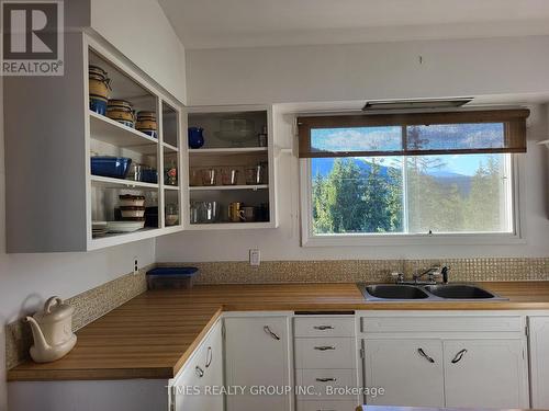 101 Mann Road, Sicamous, BC - Indoor Photo Showing Kitchen With Double Sink