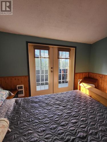 101 Mann Road, Sicamous, BC - Indoor Photo Showing Bedroom