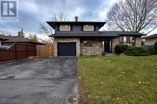 685 Vine Street, St. Catharines, ON - Indoor Photo Showing Living Room