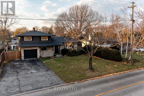 685 Vine Street, St. Catharines, ON - Indoor Photo Showing Living Room