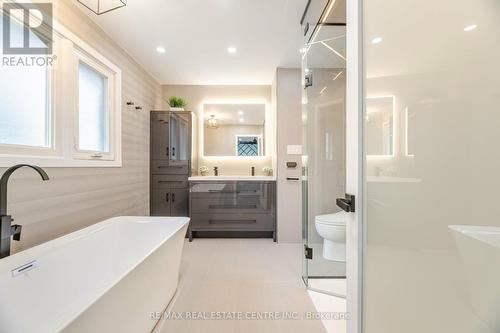 1204 West 5Th Street, Hamilton, ON - Indoor Photo Showing Bathroom