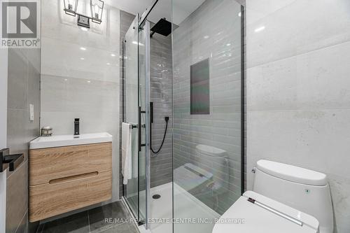 1204 West 5Th Street, Hamilton, ON - Indoor Photo Showing Bathroom