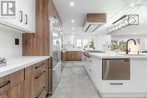 1204 West 5Th Street, Hamilton, ON - Indoor Photo Showing Kitchen With Upgraded Kitchen