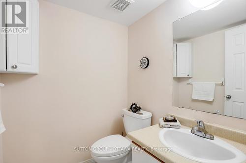 62B - 794 St. Andre Drive W, Ottawa, ON - Indoor Photo Showing Bathroom