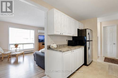 62B - 794 St. Andre Drive W, Ottawa, ON - Indoor Photo Showing Kitchen