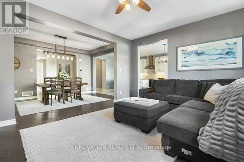 266 Ponderosa Street, Ottawa, ON - Indoor Photo Showing Living Room