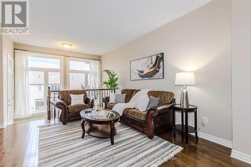 946 Fletcher Circle, Ottawa, ON - Indoor Photo Showing Living Room