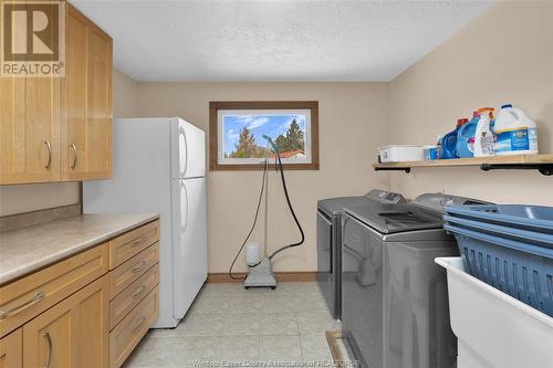 2066 Rowley Park Drive, Kingsville, ON - Indoor Photo Showing Laundry Room