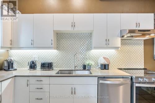 632 Woodbine Avenue, Toronto, ON - Indoor Photo Showing Kitchen With Upgraded Kitchen