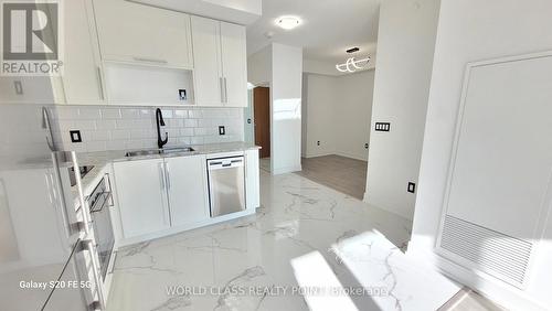 3124 - 275 Village Green Square, Toronto, ON - Indoor Photo Showing Kitchen With Upgraded Kitchen