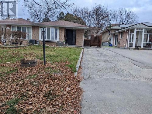 219 Palmer Avenue, Richmond Hill, ON - Outdoor With Facade