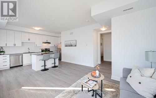 72 - 370C Red Maple Road, Richmond Hill, ON - Indoor Photo Showing Kitchen