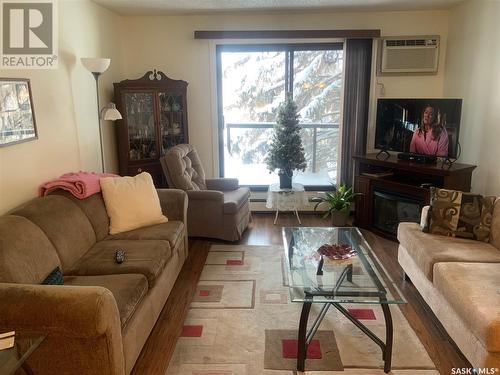 306 1435 Embassy Drive, Saskatoon, SK - Indoor Photo Showing Living Room