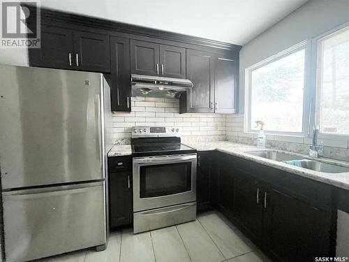 8 Emerald Park Road, Regina, SK - Indoor Photo Showing Kitchen With Upgraded Kitchen