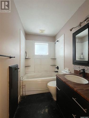 8 Emerald Park Road, Regina, SK - Indoor Photo Showing Bathroom