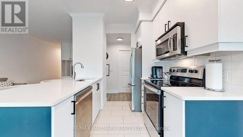 607 - 38 The Esplanade, Toronto, ON - Indoor Photo Showing Kitchen With Upgraded Kitchen