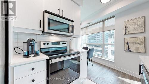 607 - 38 The Esplanade, Toronto, ON - Indoor Photo Showing Kitchen