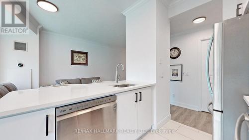 607 - 38 The Esplanade, Toronto, ON - Indoor Photo Showing Kitchen