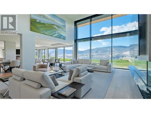 331 & 345 Lower Bench Road, Penticton, BC - Indoor Photo Showing Living Room