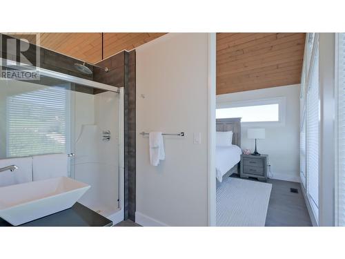 331 & 345 Lower Bench Road, Penticton, BC - Indoor Photo Showing Bathroom