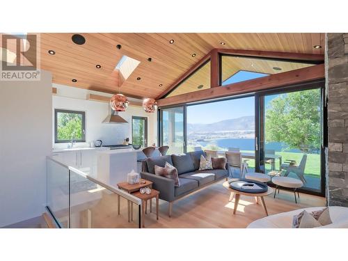 331 & 345 Lower Bench Road, Penticton, BC - Indoor Photo Showing Living Room