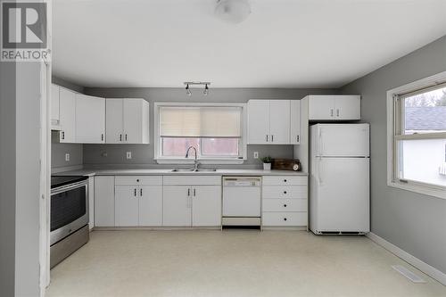 609 Boundary Rd, Sault Ste. Marie, ON - Indoor Photo Showing Kitchen With Double Sink