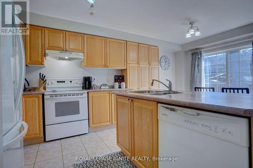 60 Haverhill Crescent, Whitby, ON - Indoor Photo Showing Kitchen With Double Sink