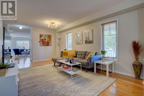 60 Haverhill Crescent, Whitby, ON - Indoor Photo Showing Living Room