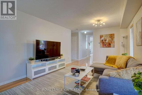 60 Haverhill Crescent, Whitby, ON - Indoor Photo Showing Living Room