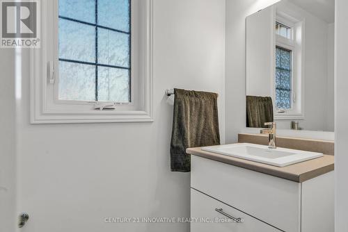 2 Velvet Drive, Whitby, ON - Indoor Photo Showing Bathroom