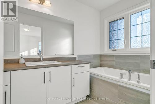 2 Velvet Drive, Whitby, ON - Indoor Photo Showing Bathroom